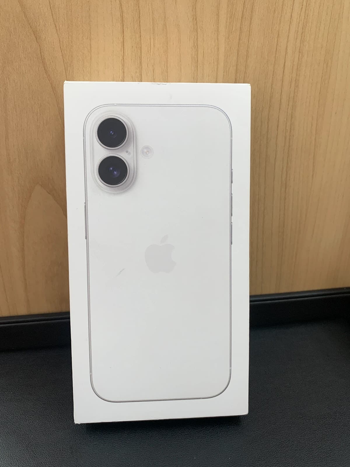 iPhone 16 128GB White
