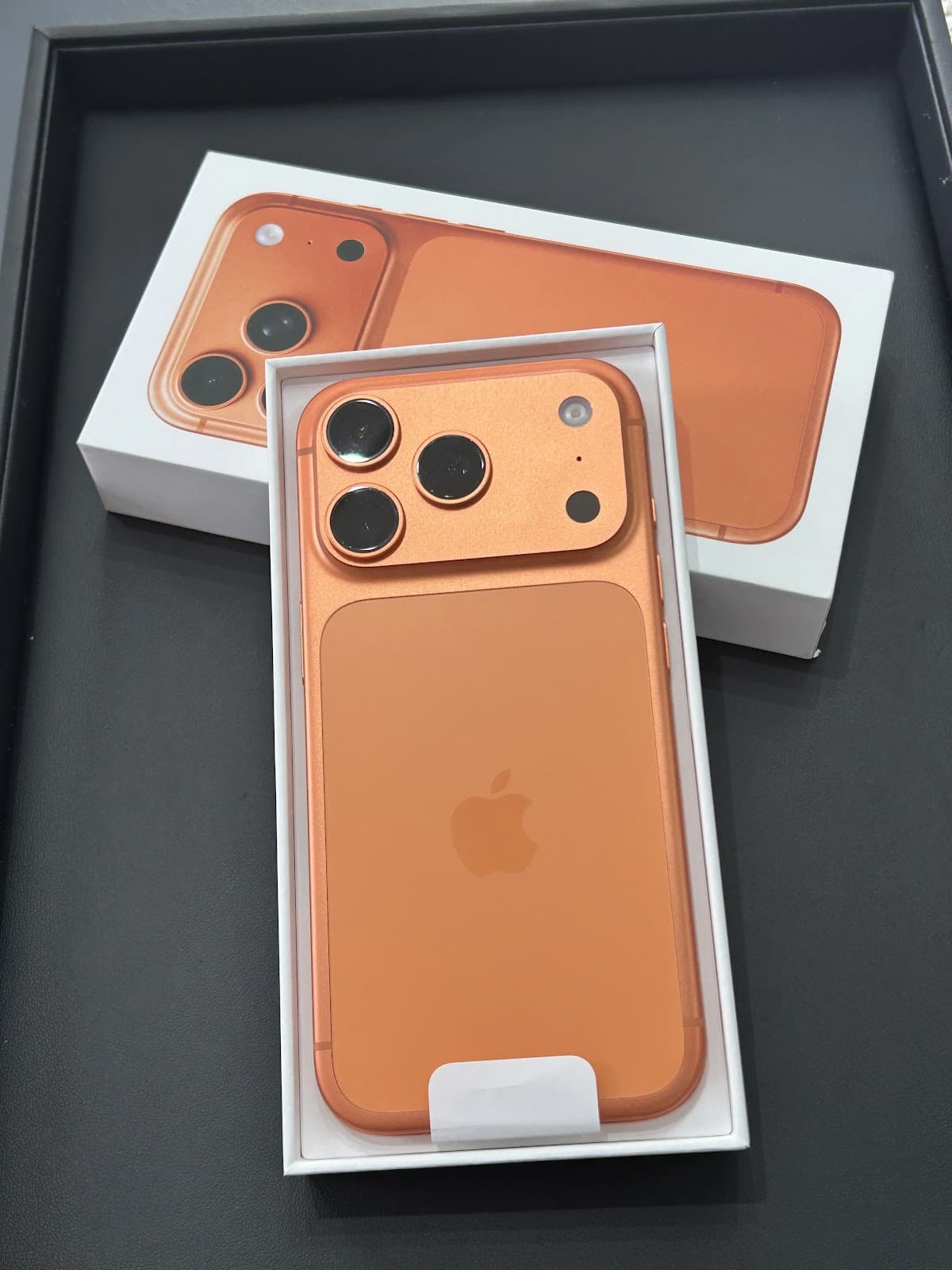 17 Pro 256GB Cosmic Orange