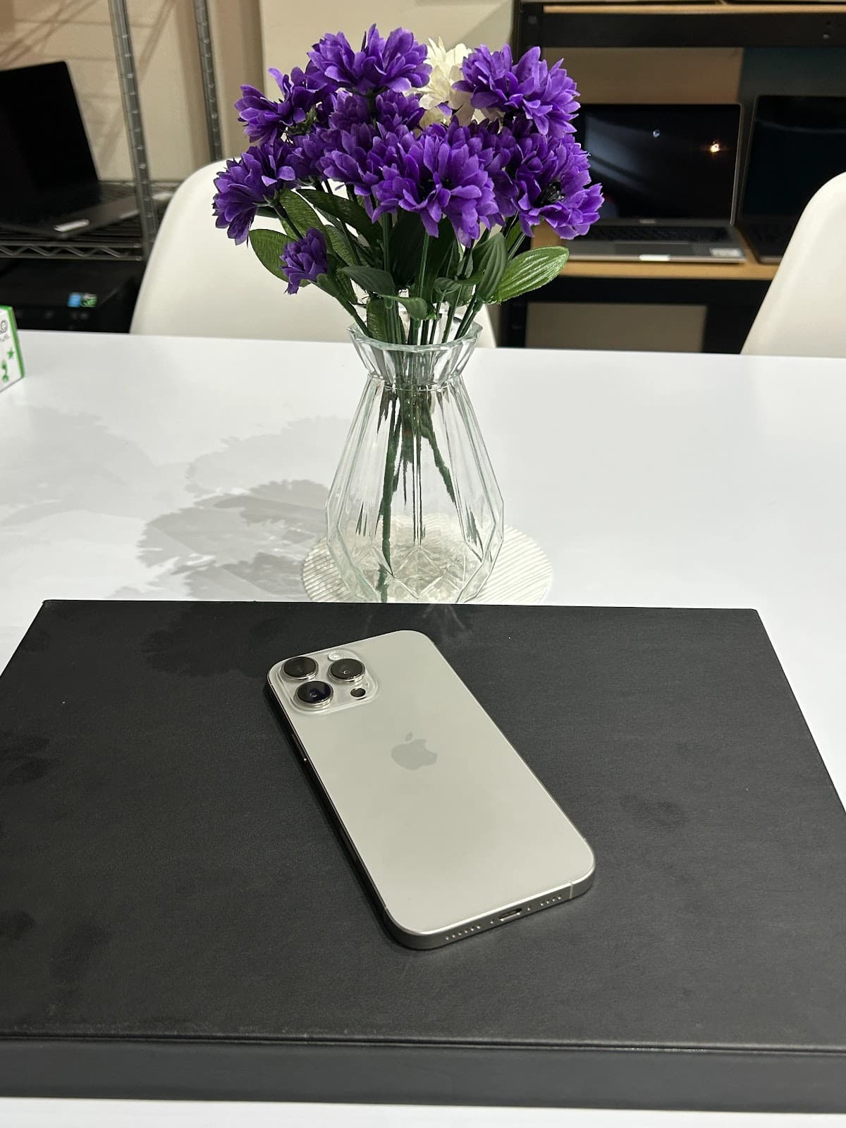 iPhone 16 Pro Max  256GB Titan