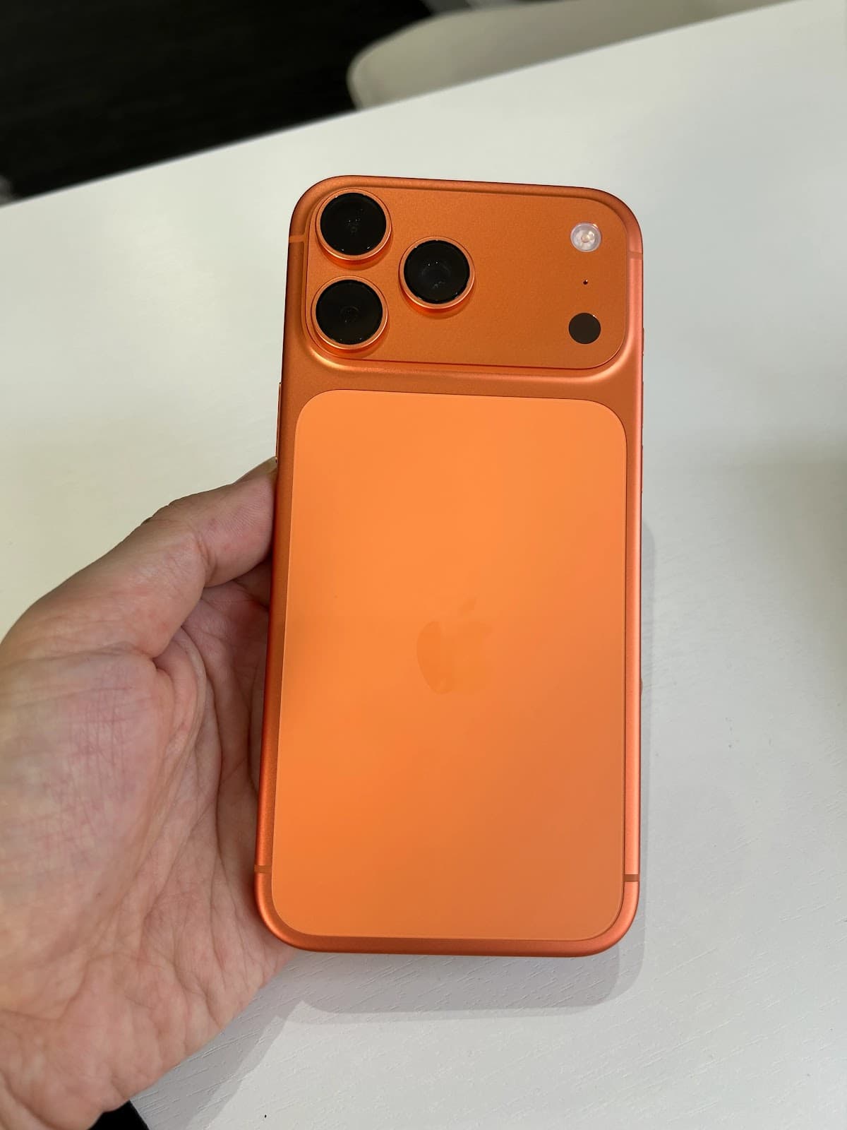 iPhone 17 Pro Max 256GB Cosmic Orange